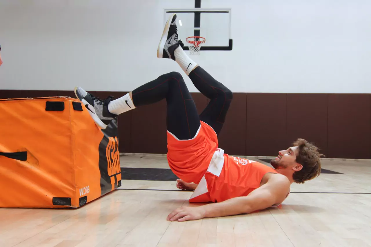Elevated one legged hip holds