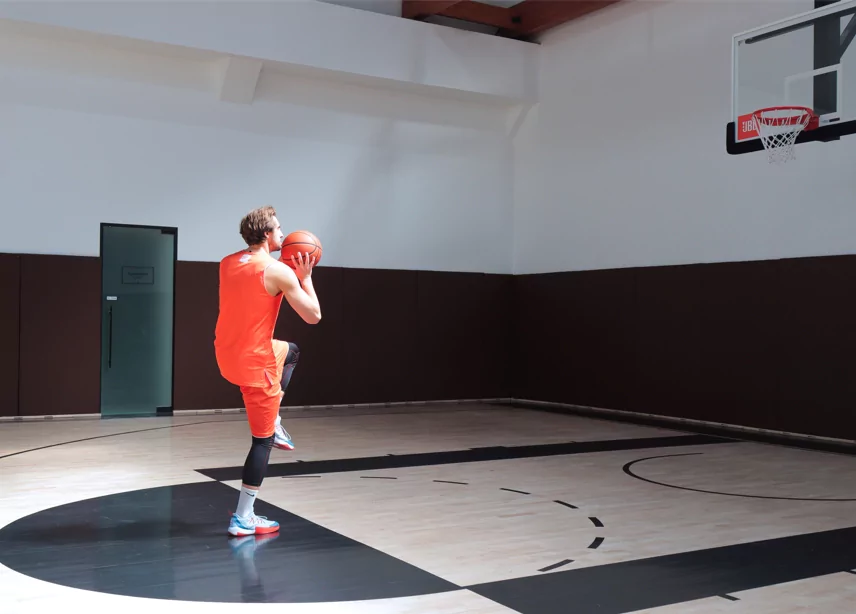 One-footed balanced shots w. a slide